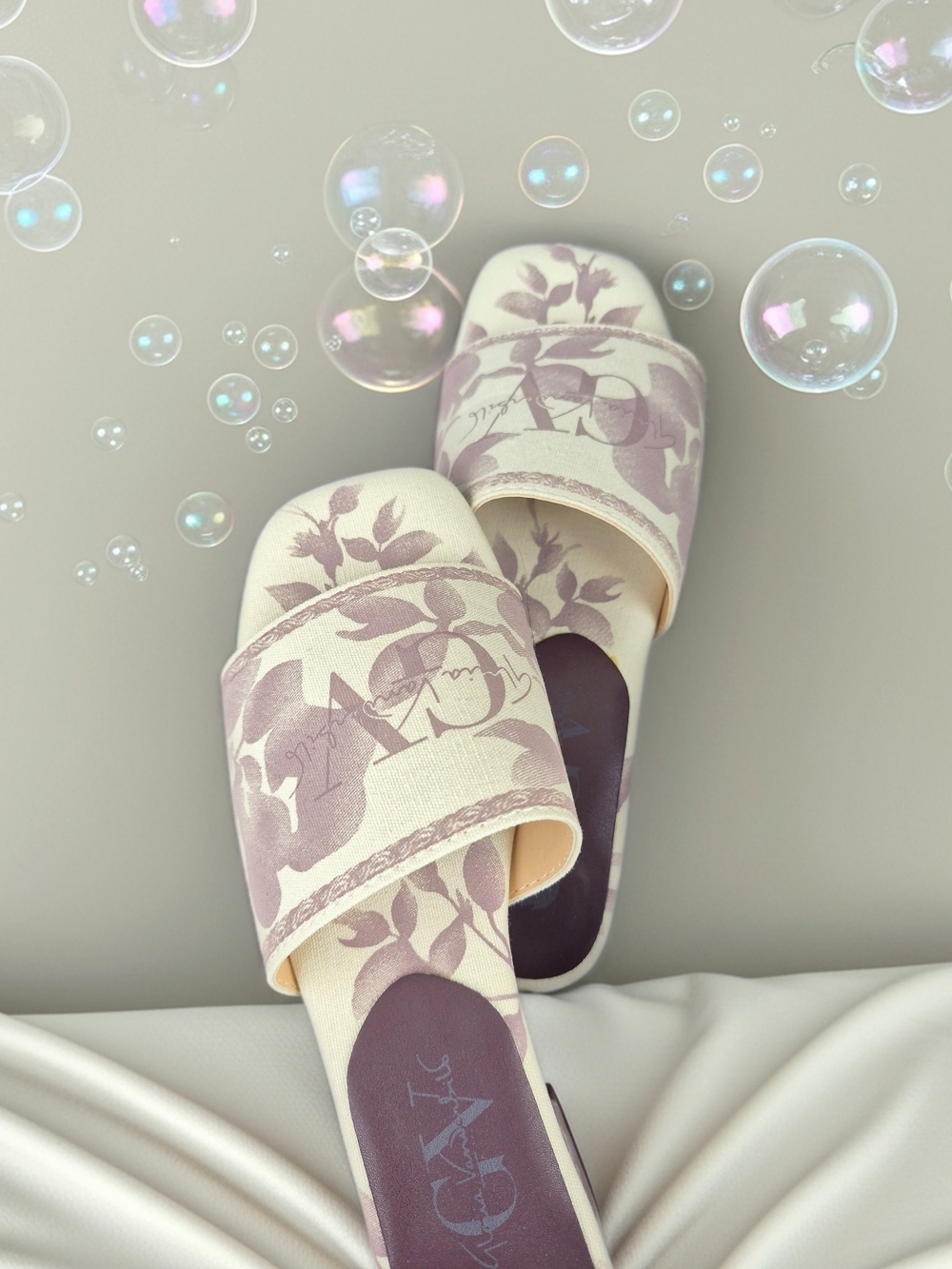 Gloria Vanderbilt Cream and Lavender Floral Slide Sandals